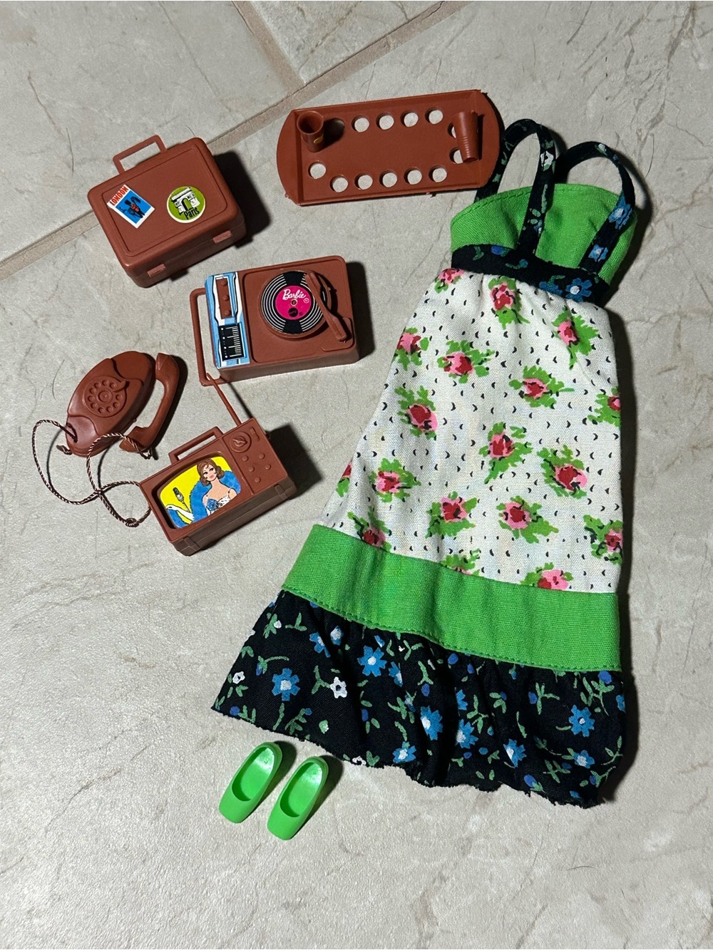 Barbie 1971 Busy Steffi #3312 complete record player phone suitcase TV tray cups
